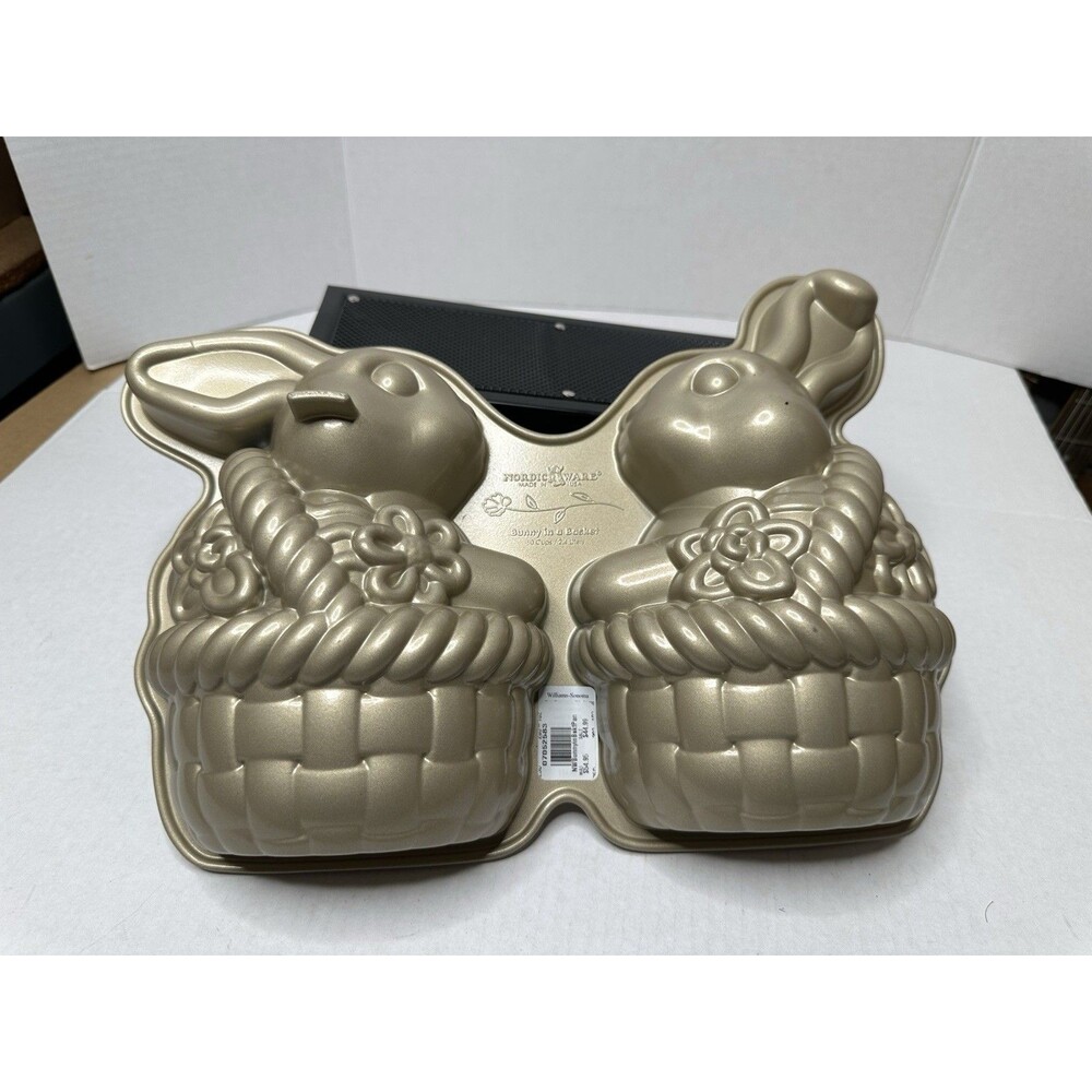 Williams Sonoma Nordic Ware Bunny In Basket Cake Pan Easter New w/Stacking Mark